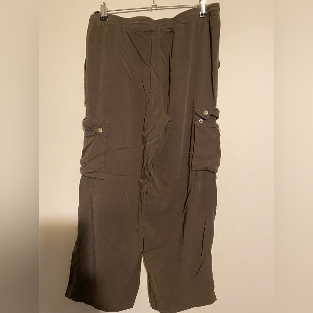 Olive forever 21 olive cargo pants.